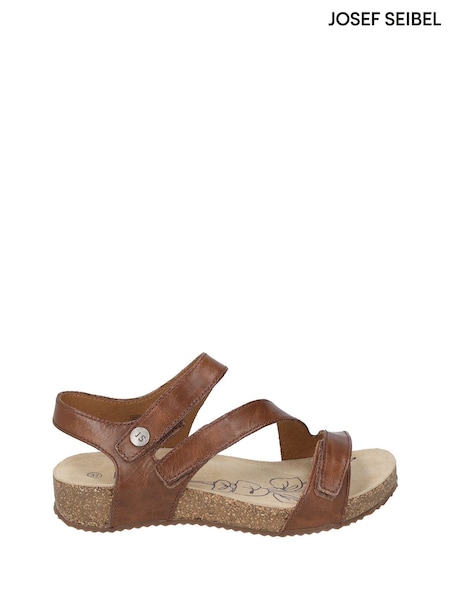 Josef Seibel Tonga 25 Triple Strap Brown Sandals (W54492) | R$ 890