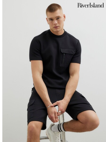 River Island Black Slim Fit Short Sleeve Pocket T-Shirt (W57285) | R$ 275