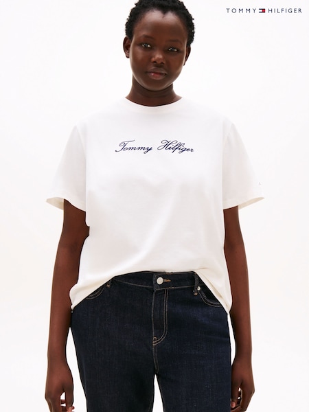 Tommy Hilfiger White Curve Logo Embroidery Crew Neck T-Shirt (W60571) | R$ 395