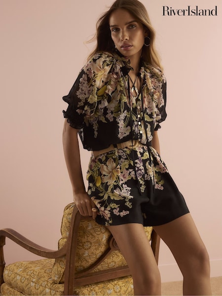 River Island Black Floral Print Shorts (W60590) | €61