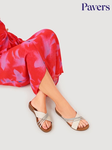 Pavers White Flat Soled Mules (W63869) | €37