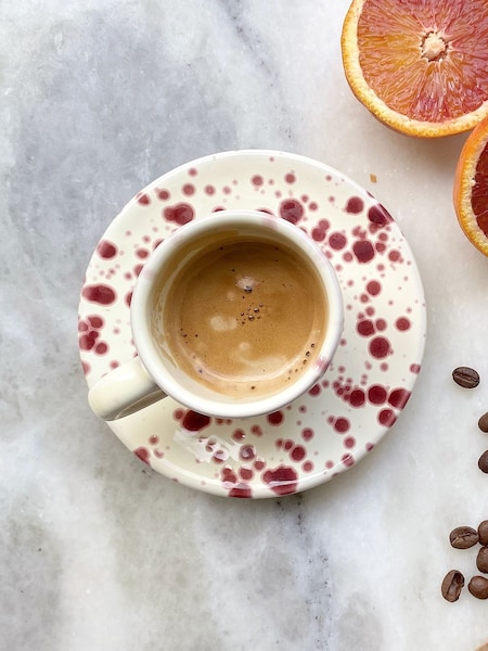 Hot Pottery Set of 4 Cranberry Splatter Espresso Set (W65646) | R$ 985