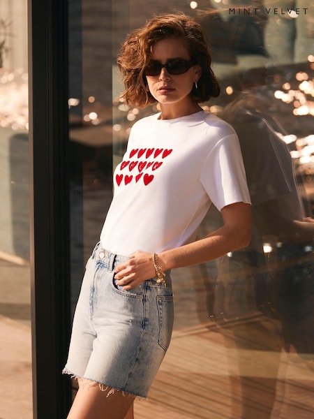 Mint Velvet Heart Graphic Print T-Shirt (W65861) | 64 €