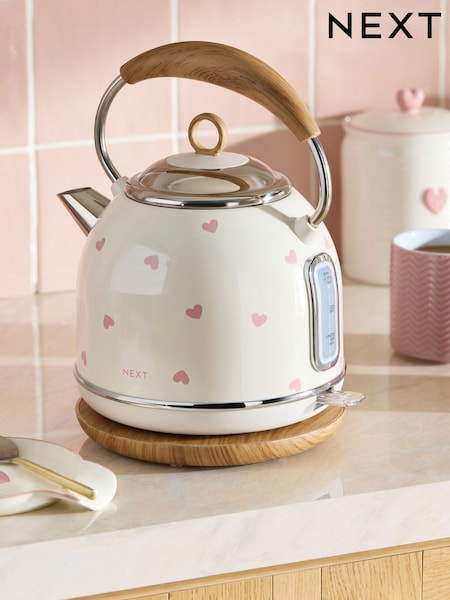 Cream With Pink Hearts Malvern Kettle (W67043) | €72