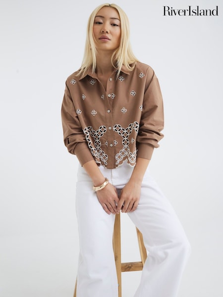 River Island Brown Cropped Broderie Shirt (W68252) | R$ 385