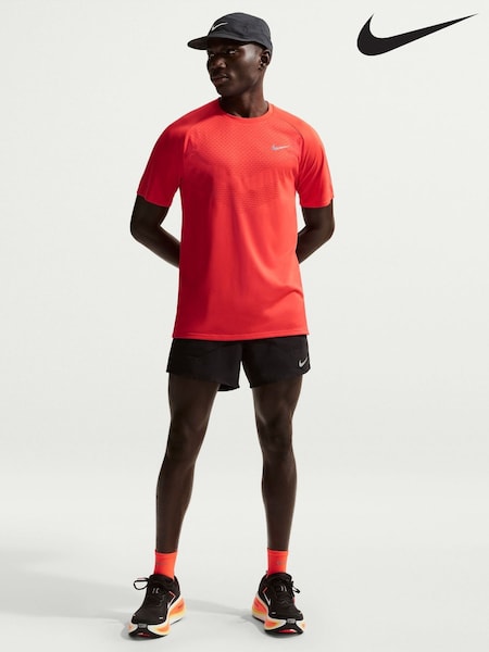 Nike Crimson Red Dri-FIT Stride Running T-Shirt (W71907) | kr840