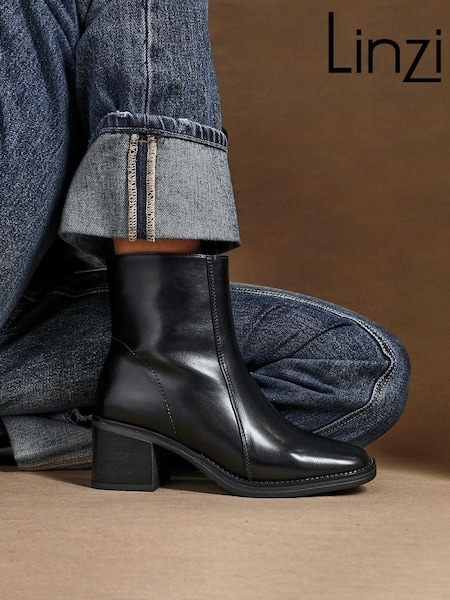 Linzi Black Wander Block Heel Ankle Boots (W76789) | €60