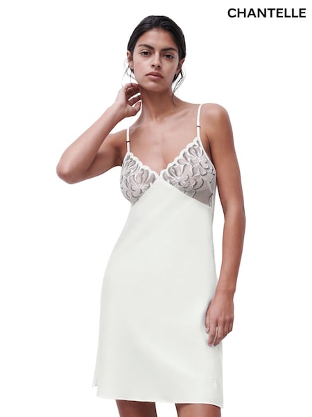 Chantelle Cream Fleurs Embriodered Satin Chemise (W77876) | R$ 740