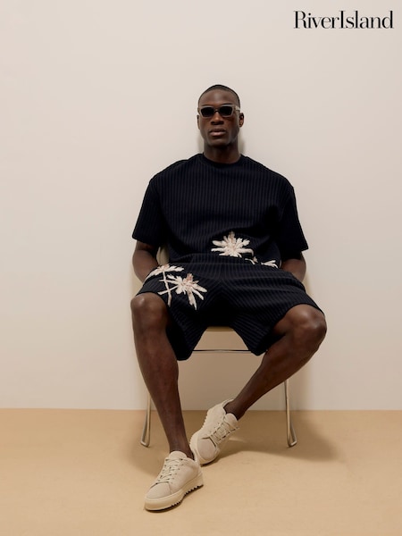 River Island Regular Fit Palm Embroidery Shorts (W80533) | R$ 315