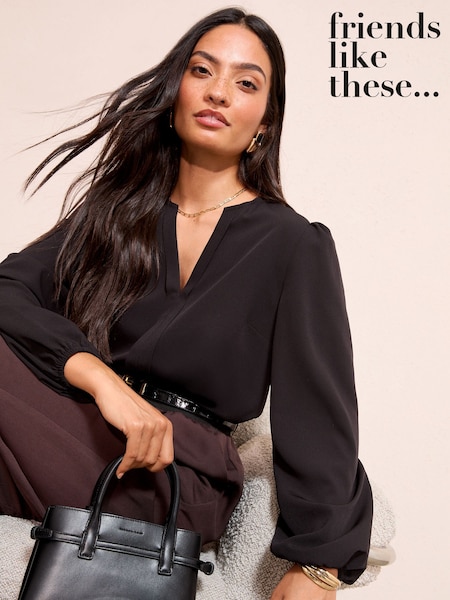 črna - Friends Like These Long Sleeve Pleat Front Detail Blouse (W82257) | € 34