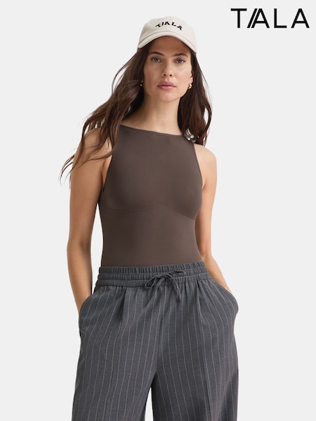 TALA Brown 365 Contour Sleeveless Boat Neck Bodysuit (W84251) | R$ 495