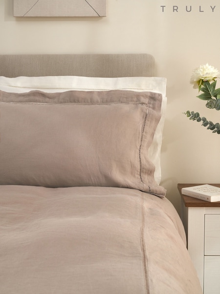 Truly Mushroom Ladder Detail Linen Oxford Pillowcases (W89824) | €74