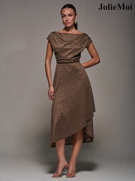 Castanho - Jolie Moi Textured Asymmetrical Draped Midaxi Dress (Y00691) | R$ 710