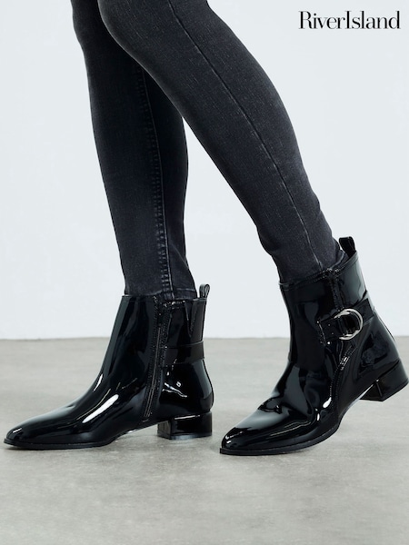 River Island Low Block Heels Buckle Boots (Y01232) | R$ 415