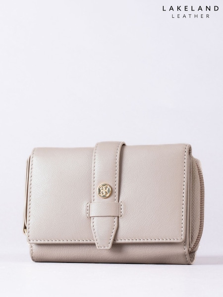 Lakeland Leather Natural Medium Icon Stud Tab Purse (Y01970) | R$ 295