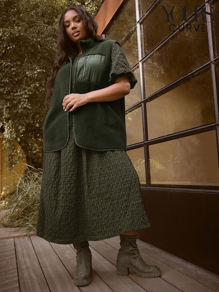 Yours Curve Green Borg Nylon Pocket Gilet (Y04921) | €41