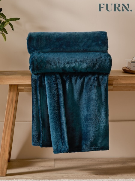 Furn Midnight Harrow Fleece Throw (Y08997) | €24.50