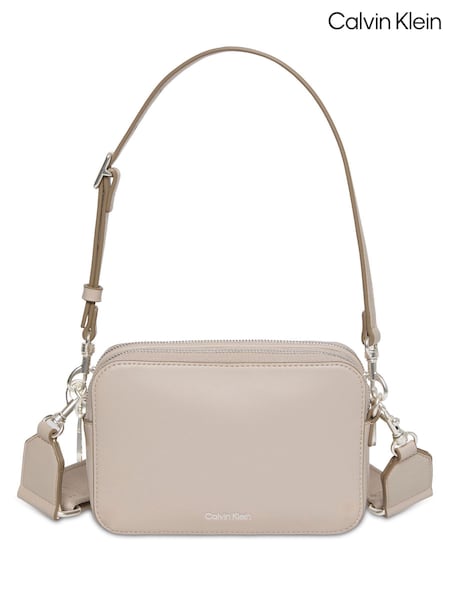 Calvin Klein Nude Convertible 2-Strap Crossbody Camera Bag (Y15220) | €119