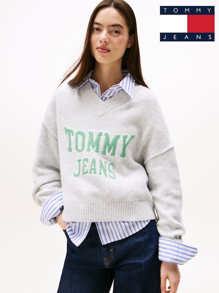 Tommy Jeans Varsity Logo V-Neck Jumper With Wool (Y15561) | R$ 840
