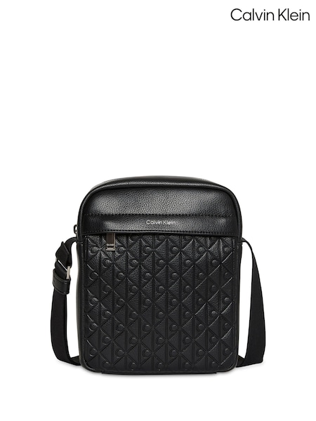 Calvin Klein Embossed Allover Monogram Reporter Bag (Y15590) | 133 €