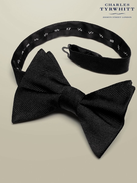 Charles Tyrwhitt Black Ready-Tied Silk Bow Tie (Y18524) | €51