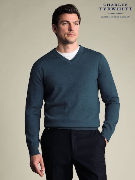 Charles Tyrwhitt Green Pure Merino V-Neck Jumper (Y18539) | €106