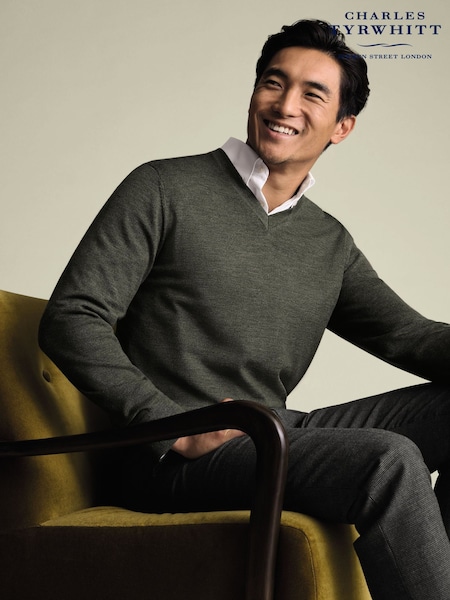 Charles Tyrwhitt Green Pure Merino V-Neck Jumper (Y18540) | €106