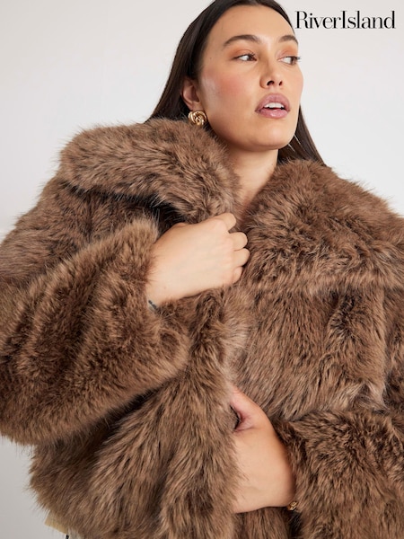 River Island Brown Short Faux Fur Jacket (Y30409) | €87