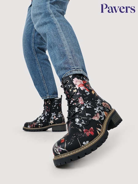 Pavers Wide Fit Lace-Up Ankle Boots (Y32358) | R$ 445