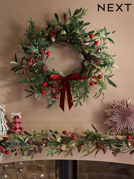 Winter Berries Artificial Christmas Wreath -