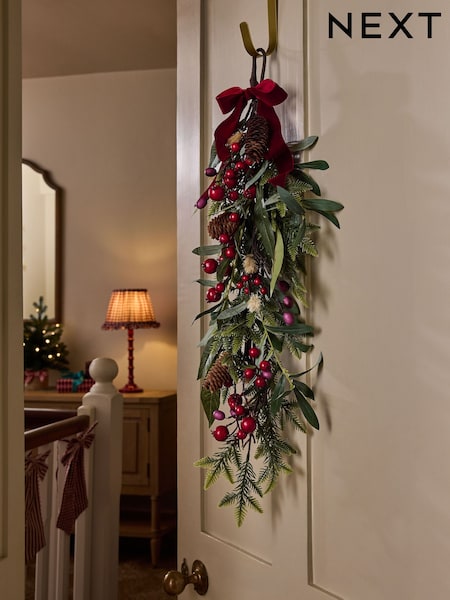 Winter Berries Artificial Christmas Wreath