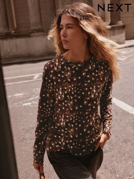 Deer Print - Long Sleeve Crew Neck T-shirt