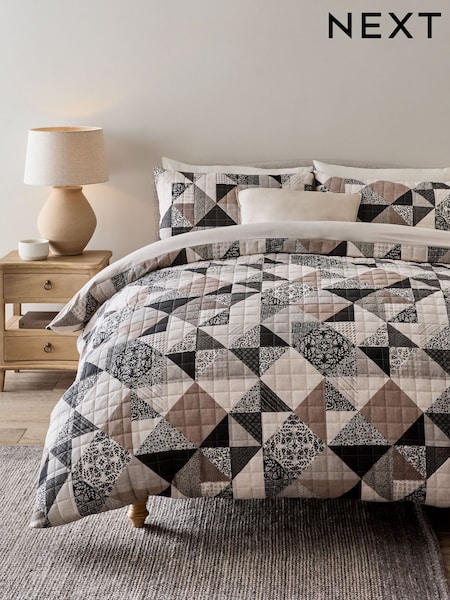 Black/White Quilted Patchwork 2.5 Tog Duvet Cover and Pillowcase Set (Y48145) | R$ 540 - R$ 835