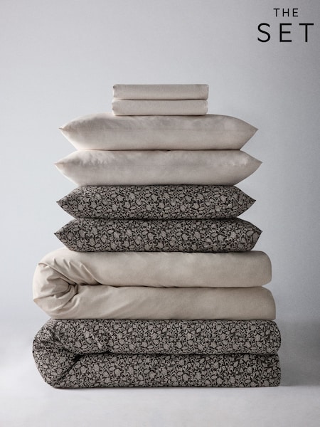 The Set 8 Piece Duvet Cover And Pillowcase Set With Fitted Sheets