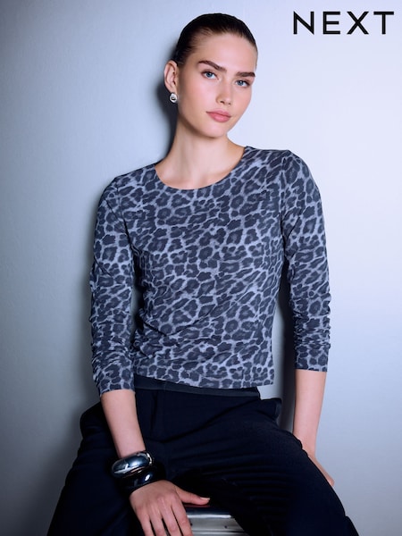 Animal Print - Fitted Crew Neck Long Sleeve T-shirt