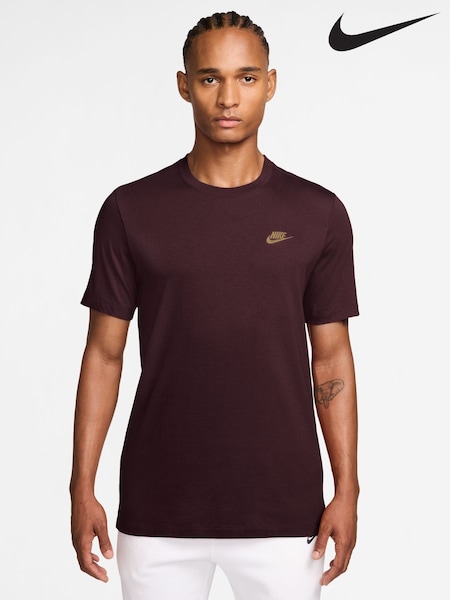Burgundska simpatija - Regular Nike Short Sleeve Club T-shirt