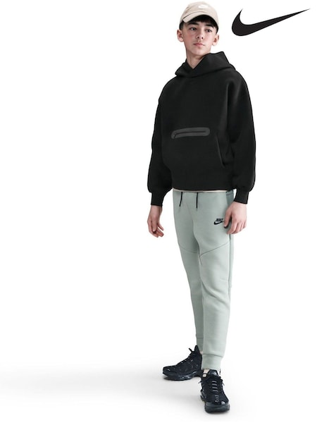 Qara - Nike Sportswear Tech Fleece Oversized Pullover Hoodie