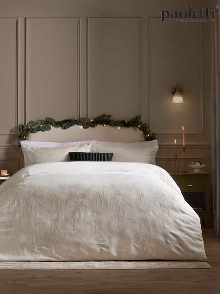 Paoletti Jacquard Wreath Reversible Duvet Cover And Pillowcase Set