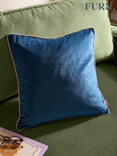 Coussin en velours garni de plumes Furn Meridian