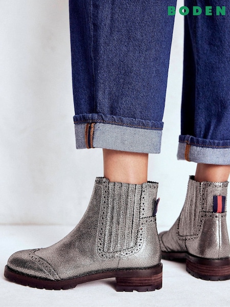 Boden Brogue Detail Chelsea Boots (Y96714) | ‏984 د.إ.‏
