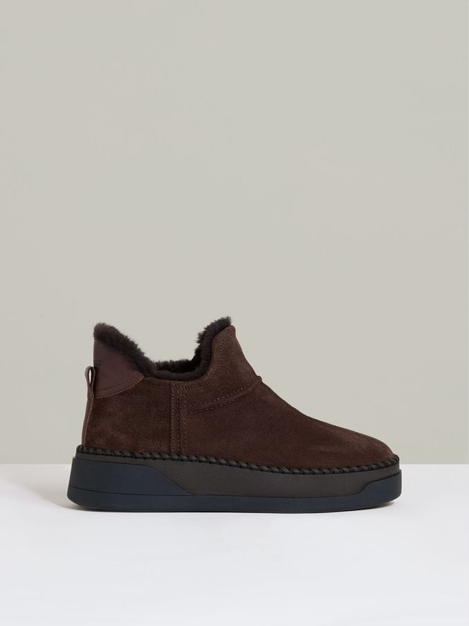 Reiss footwear store