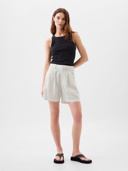 White Strope High Waisted Linen Blend Pleated Shorts (B99196) | £35