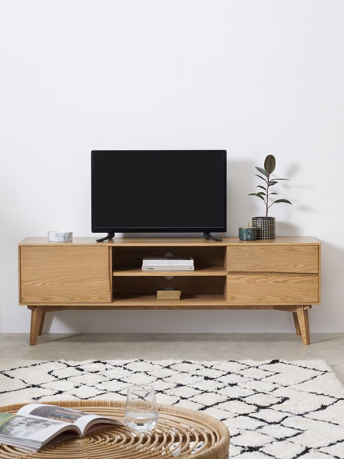 Made shop media unit