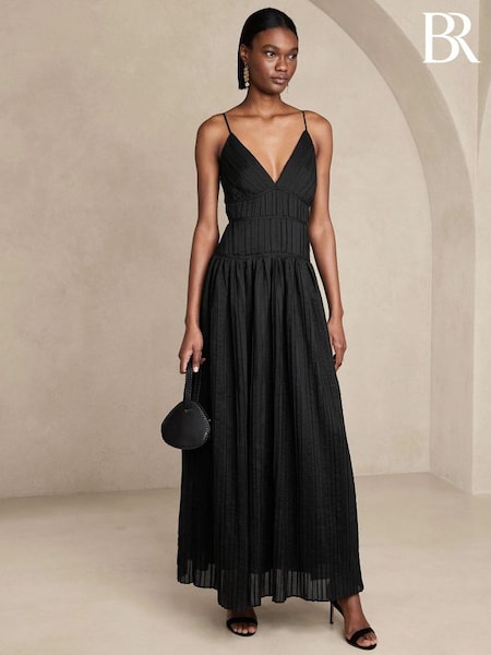 Banana Republic Black Jacqui Pleated Maxi Dress (K50139) | £350