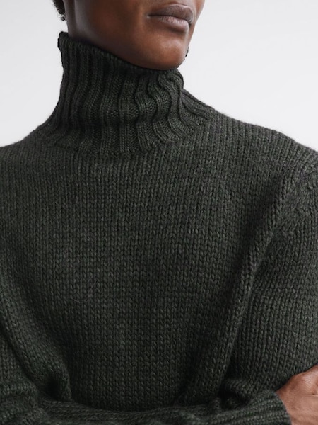 Oscar Jacobson Wool Crew Neck Jumper in Green (Q75822) | £199