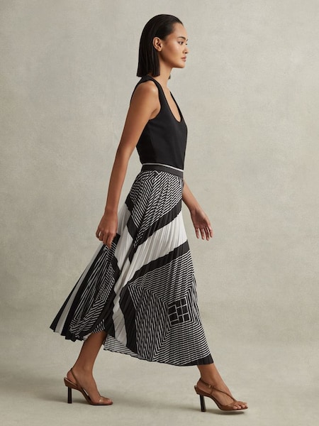 Printed Pleated Midi Skirt in Black/Cream (Q83321) | £108