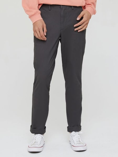 Black Essential Chinos in Slim Fit with Washwell (R97160) | £40