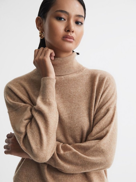 Fitted Cashmere Roll Neck Top in Camel (165939) | €155