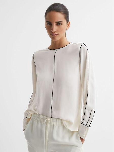 Crèmekleurige blouse met lange mouwen en versiering (431330) | € 81