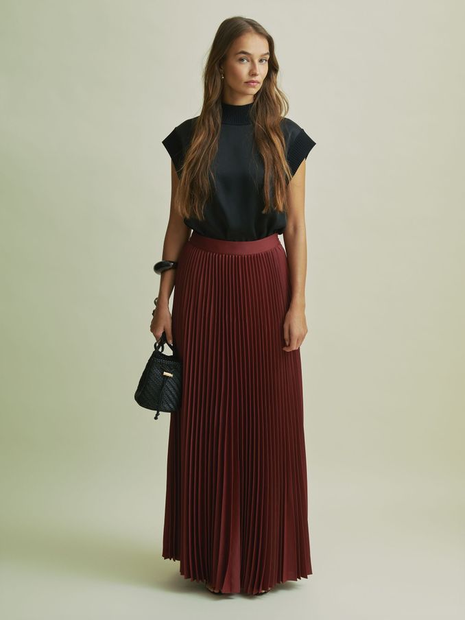 Pleated maxi skirt usa top